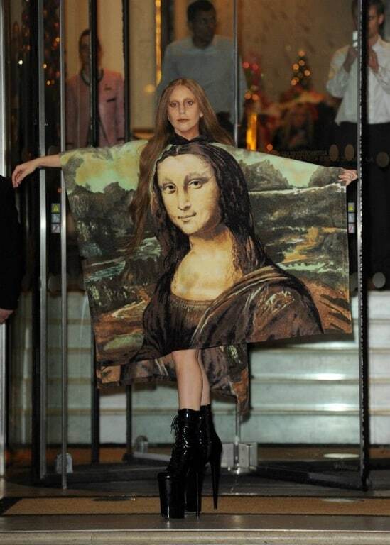 Ужасно красивая: самые эпатажные выходы в свет Леди Гаги