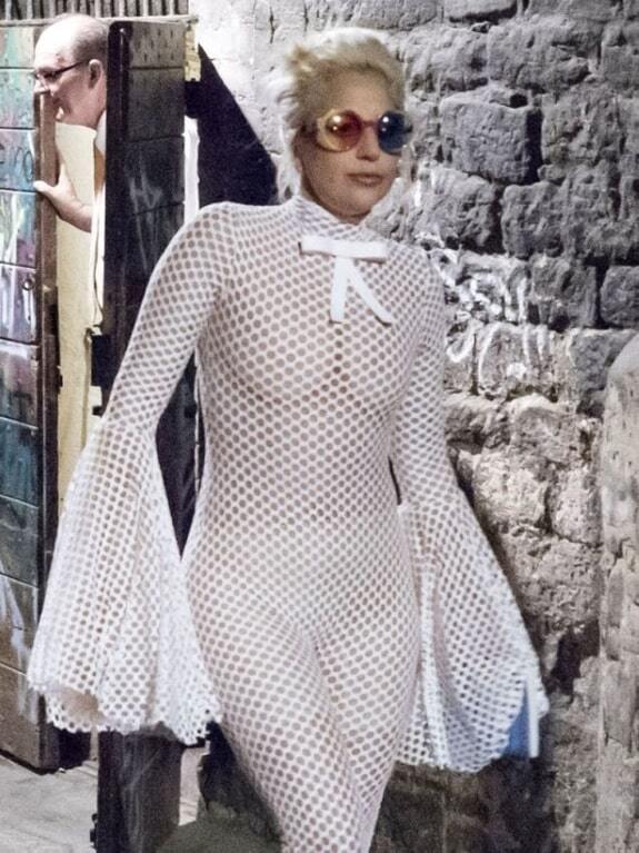 Ужасно красивая: самые эпатажные выходы в свет Леди Гаги