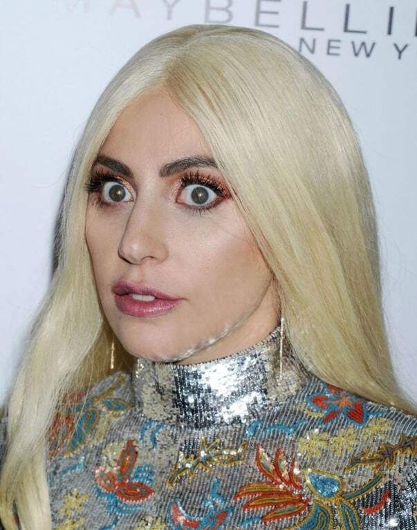 Ужасно красивая: самые эпатажные выходы в свет Леди Гаги