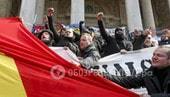 В Брюсселе на мирном собрании произошли столкновения: полиция применила водометы. Фоторепортаж