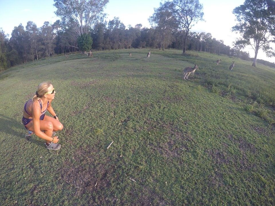 Знаменитая украинская чемпионка показала, как развлекается с кенгуру: яркие снимки