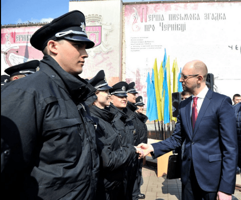 В Черновцах приняли присягу патрульные полицейские: опубликованы фото, видео