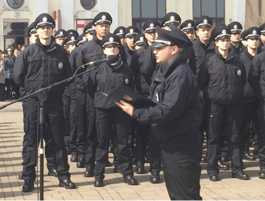 У Чернівцях склали присягу патрульні поліцейські: опубліковані фото, відео