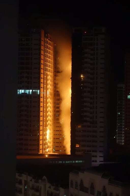 В Дубае масштабный пожар охватил два небоскреба. Опубликовано видео