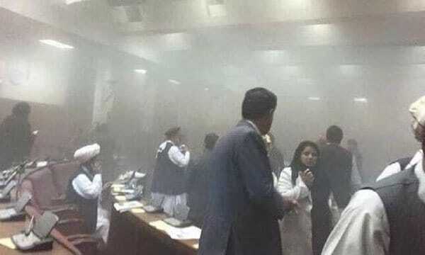 Кабул потряс взрыв: в здание парламента Афганистана попала ракета. Видеофакт