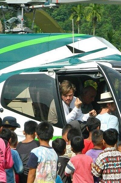 Коллеги-филантропы: ДиКаприо и Броуди посетили остров Суматра