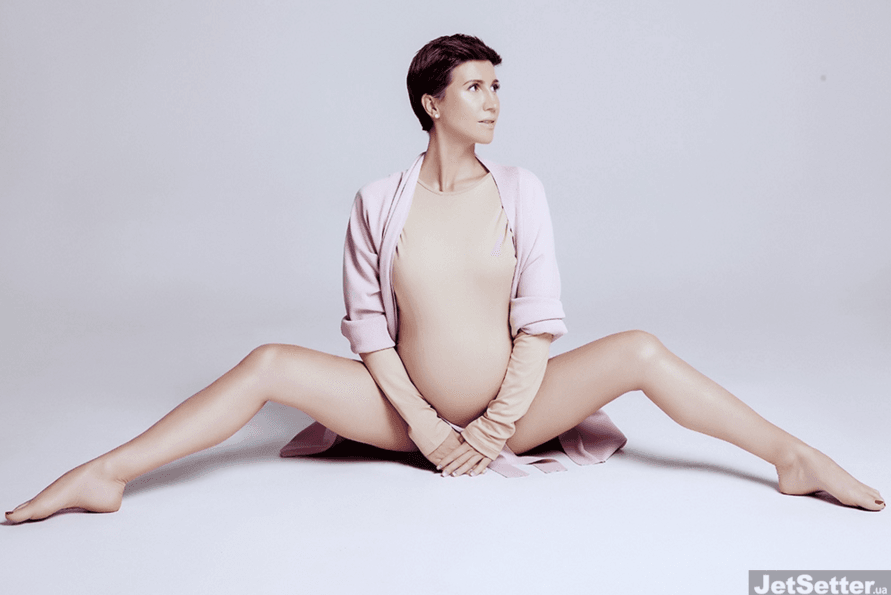 Беременная Анита Луценко снялась в стильных фотосессиях