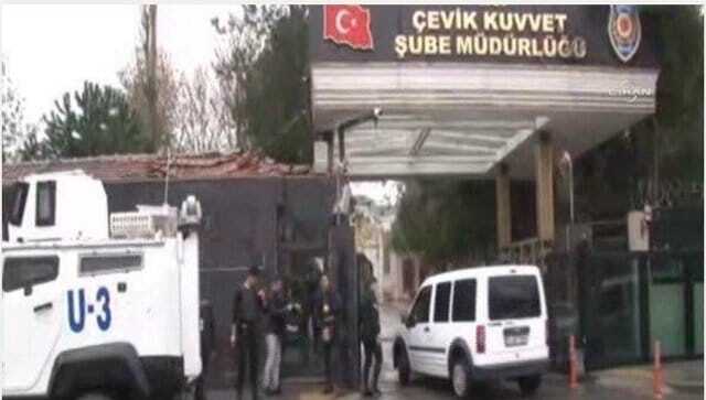 В Турции террористки забросали гранатами полицейский участок