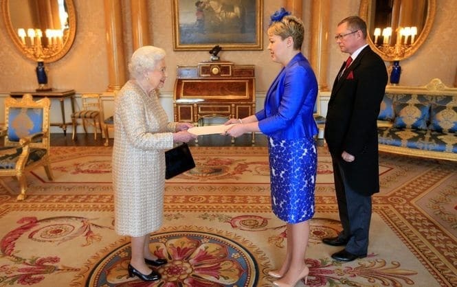 Стало известно, зачем в Лондоне Елизавета II встретилась с послом Украины: фотофакт