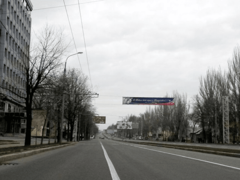 Мертвая тишина и скелеты зданий: жители Донецка рассказали о "чертовой метке" города. Фоторепортаж
