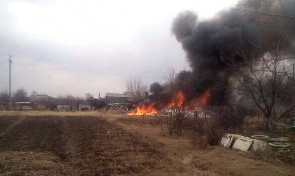 В России на частный сектор рухнул военный самолет: опубликовано видео