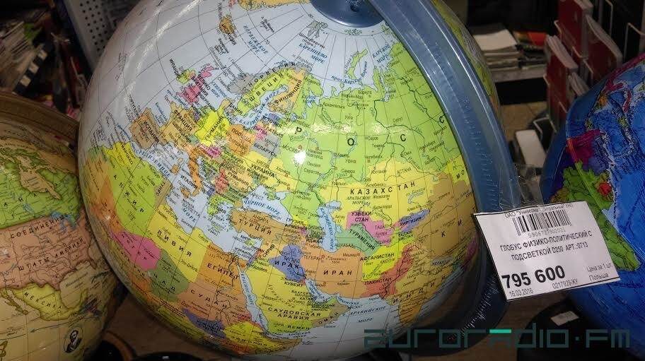 В Беларуси продают польские глобусы с "российским" Крымом: фотофакт