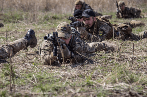 Сильні і мужні: в мережі показали тренування бійців "Азова". Фоторепортаж