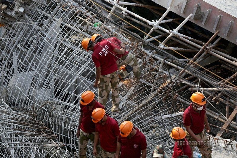 Обрушение эстакады в Индии: 20 погибших, более сотни людей под завалами