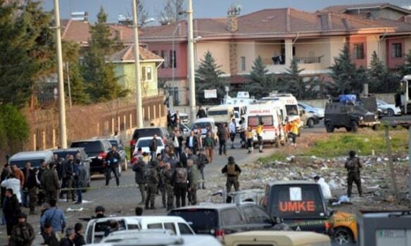 Теракт в Турции: на автобусной остановке прогремел мощный взрыв. Опубликованы фото и видео