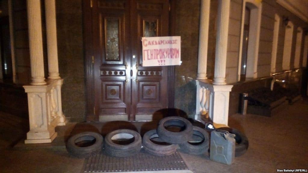 Народная люстрация: в Одессе повесили чучело нового прокурора