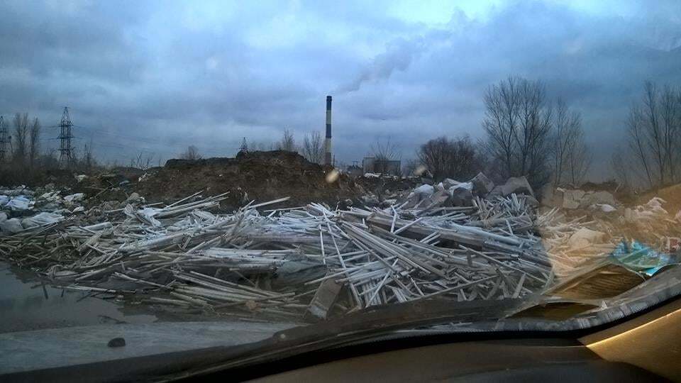 У Києві знайшли незаконне звалище люмінесцентних ламп: фотофакт