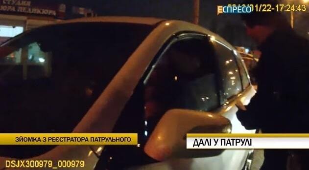 "Я зараз викличу телебачення!": у Києві патруль затримав блондинку на джипі