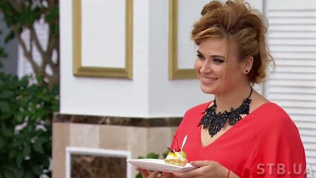 Звезда шоу "МастерШеф" появилась из торта, чтобы впечатлить Холостяка