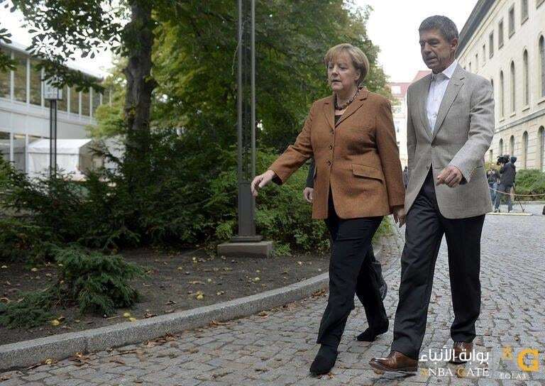 Аж 2 охранника и назойливые туристы: в сети показали дом Ангелы Меркель. Фотофакт