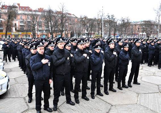 В Полтаве приняли присягу патрульные полицейские: опубликованы фото, видео