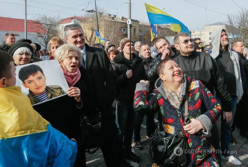 Посольство Росії в Києві закидали яйцями: фото і відеофакт