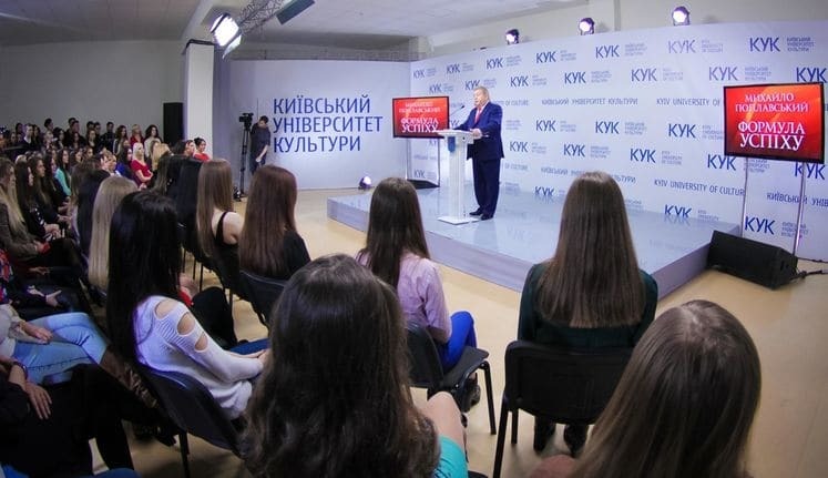 "Схемы Поплавского": поющий ректор начал учить студентов, как делать бизнес на имени