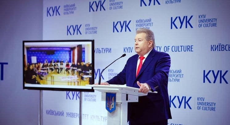 "Схемы Поплавского": поющий ректор начал учить студентов, как делать бизнес на имени