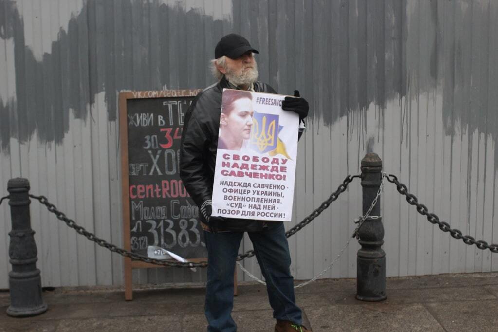 "Не дайте померти Надії": в Петербурзі влаштували акцію на підтримку Савченко. Фоторепортаж