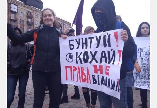 Даешь патриархат: в Харькове на митинг женщин напали "клоуны"