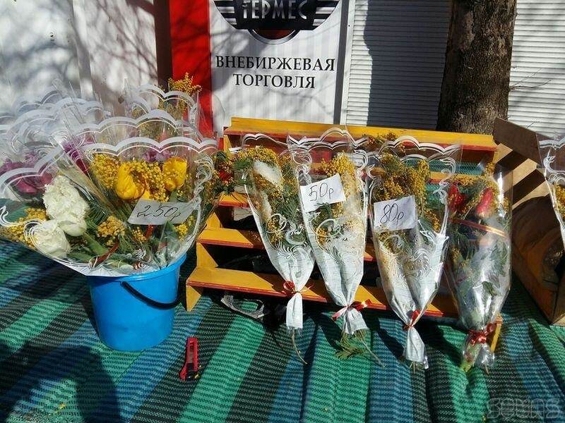 Чоловіків Криму "порадували" цінами на квіти до 8 Березня. Фоторепортаж