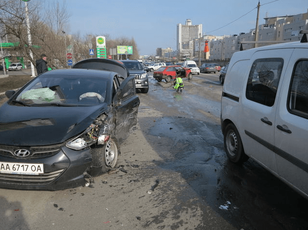 Появились фото двух масштабных ДТП в Киеве