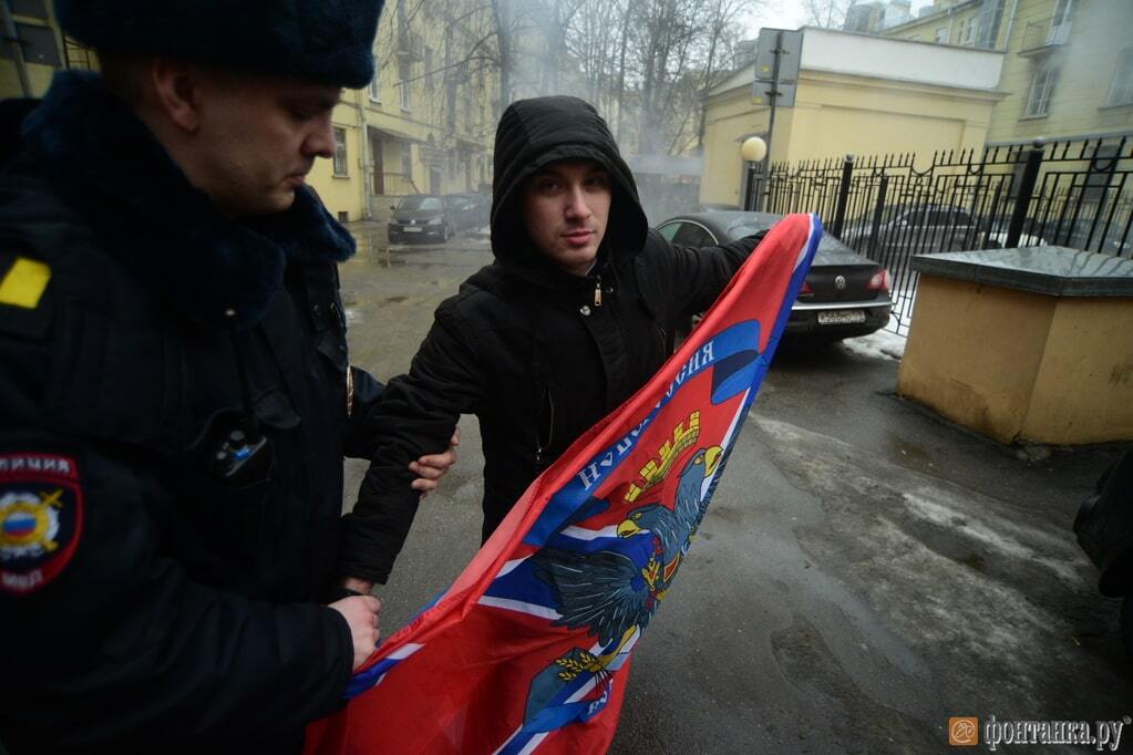 Консульство Украины в Петербурге забросали файерами и яйцами: опубликованы фото