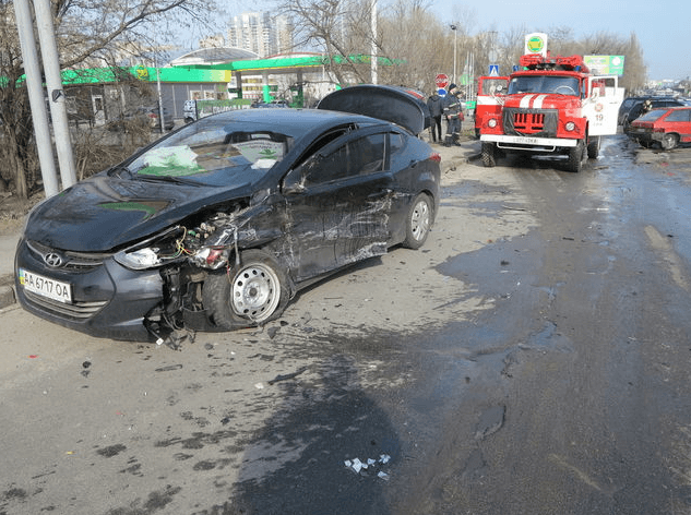 З'явилися фото двох масштабних ДТП у Києві