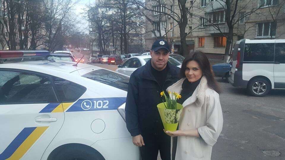 Патрульные оригинально поздравили киевлянок с 8 Марта: опубликованы фото