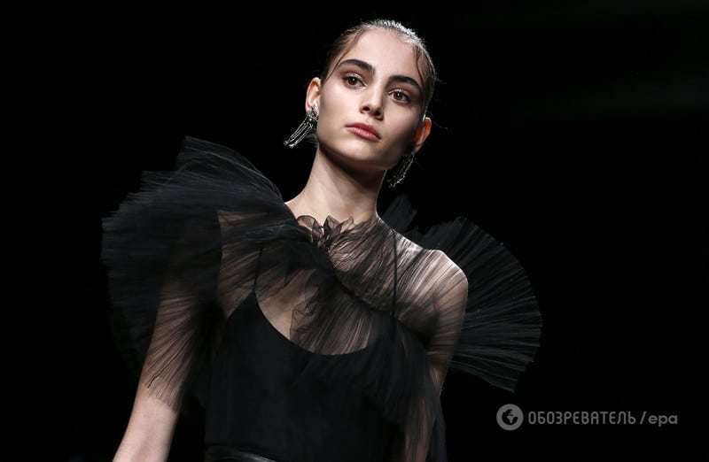 Valentino презентовал балетную коллекцию на Неделе моды в Париже