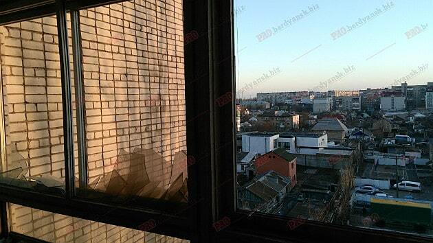 В Бердянске в многоэтажке взорвалась граната: есть пострадавшие