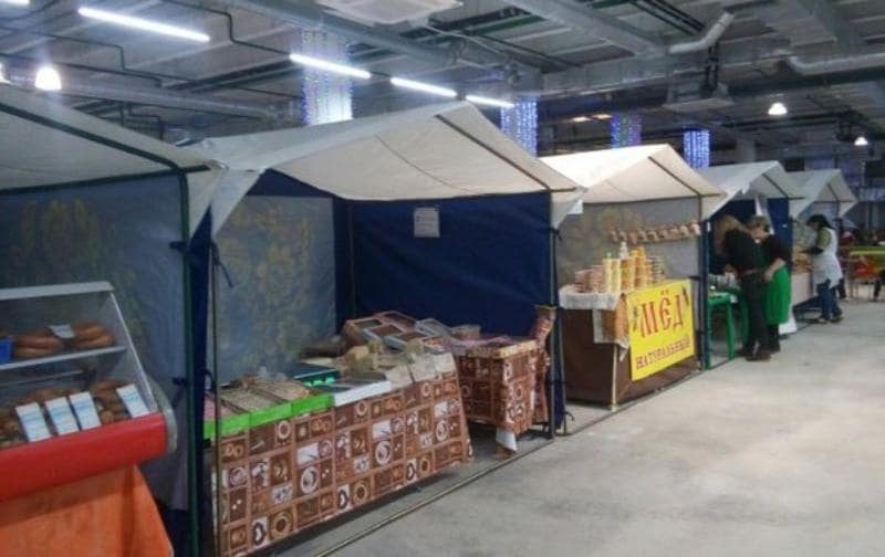 Шоковое импортозамещение: в Курске открыли "мега-ТРЦ" с цыганскими палатками. Фоторепортаж