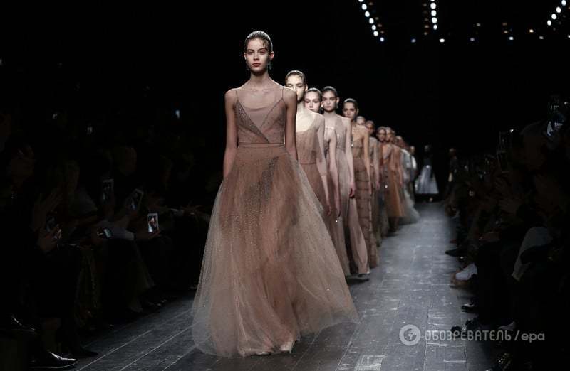 Valentino презентовал балетную коллекцию на Неделе моды в Париже