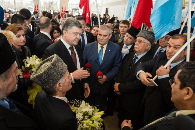 Порошенко призвал Турцию признать геноцид крымских татар