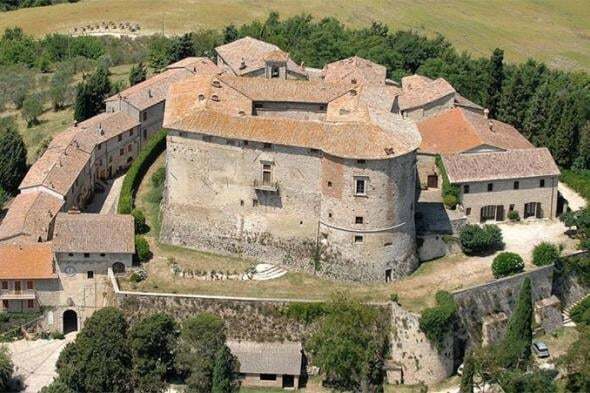Сказка наяву: в Италии продадут старинный замок династии принцев