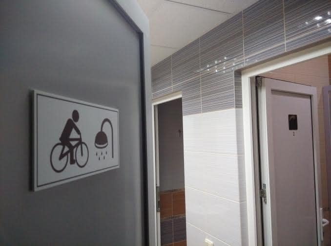 В центре Киева появились бесплатные душевые для велосипедистов