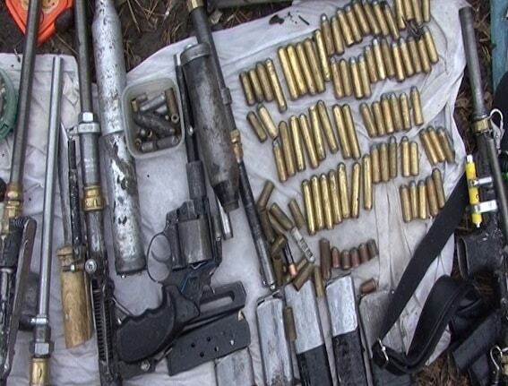 Вот так находка: в Киеве коммунальщики обнаружили арсенал оружия
