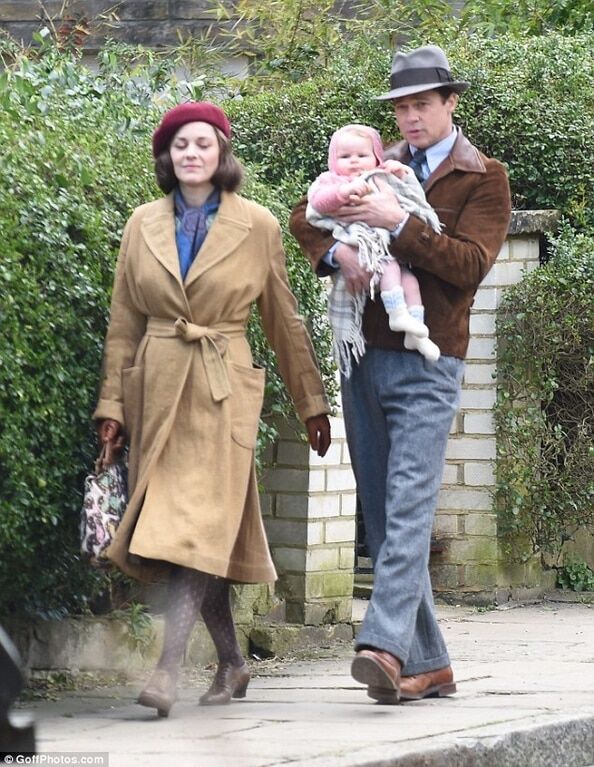 Брэда Питта с младенцем заметили в компании французской актрисы: опубликованы фото