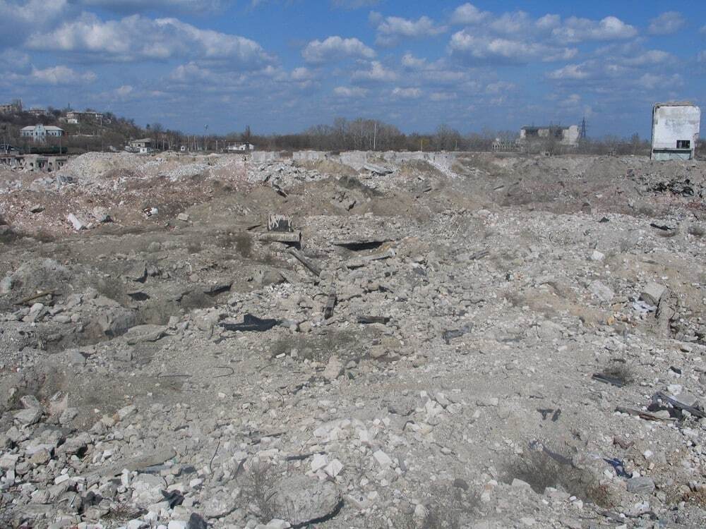 В Луганской области экологическая катастрофа: под Лисичанском обнаружили ядовитую свалку