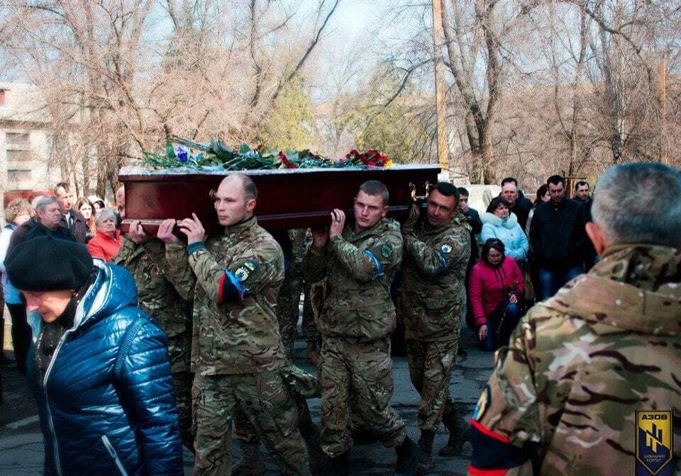 "Не забудем, отомстим": на Запорожье всем городом прощались с азовцем Французом