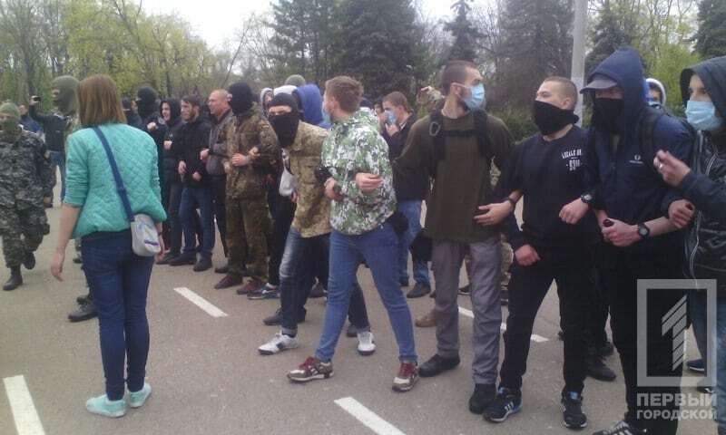 В Одессе произошли столкновения из-за георгиевских лент и флага России