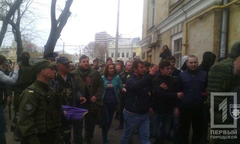 В Одессе произошли столкновения из-за георгиевских лент и флага России: опубликованы фото