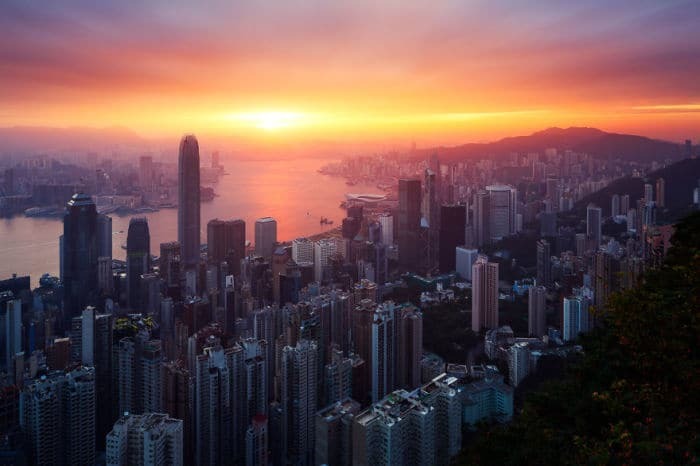 У променях сонця, що сходить: 20 приголомшливих фото міст світу