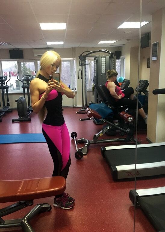 Одесская Барби опубликовала фотосессию в тренажерном зале